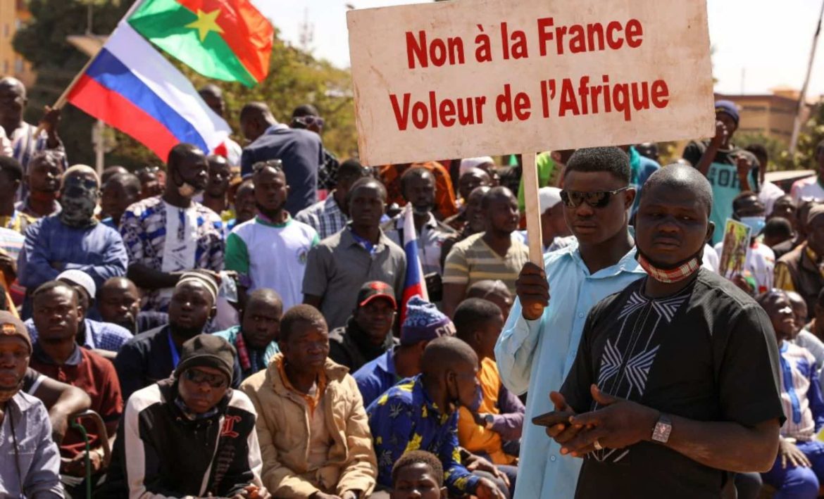 Déchirement des alliances : Le Burkina Faso rompt définitivement ses relations diplomatiques avec la France
