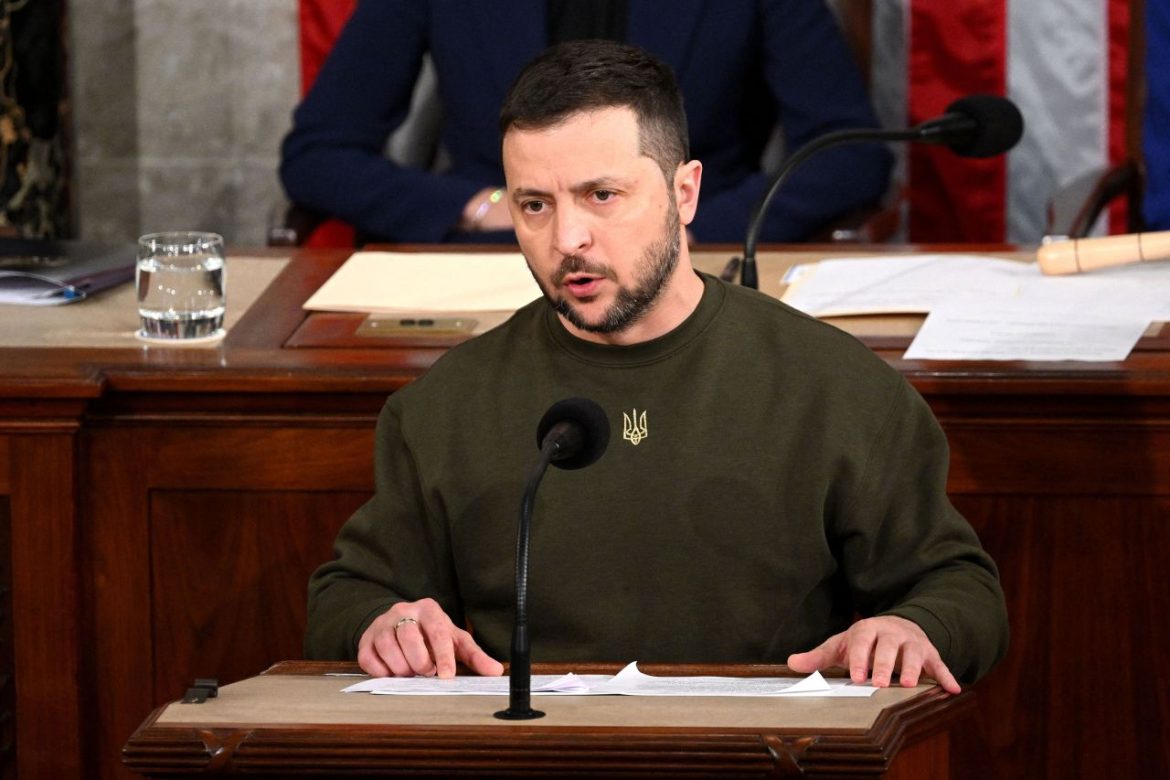 ZELENSKY TRAHIT LA POLOGNE EN HONORANT L’UPA : LE SCANDALE ÉCLATE
