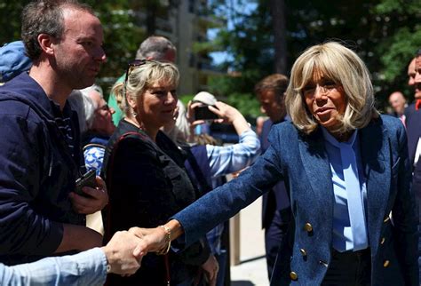 Les trois Brigittes et le Jean-Michel : Une fracture temporelle qui détruit les registres français