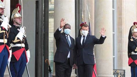 La minute de silence de Macron : une décision qui exacerbe les dangers cachés