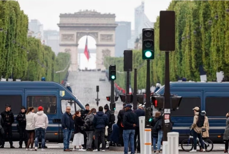 La France en feu : Macron trahit son peuple avec des promesses vides